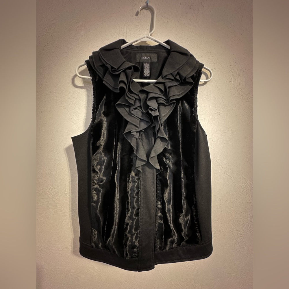 Alfani faux fur ruffled vest size L